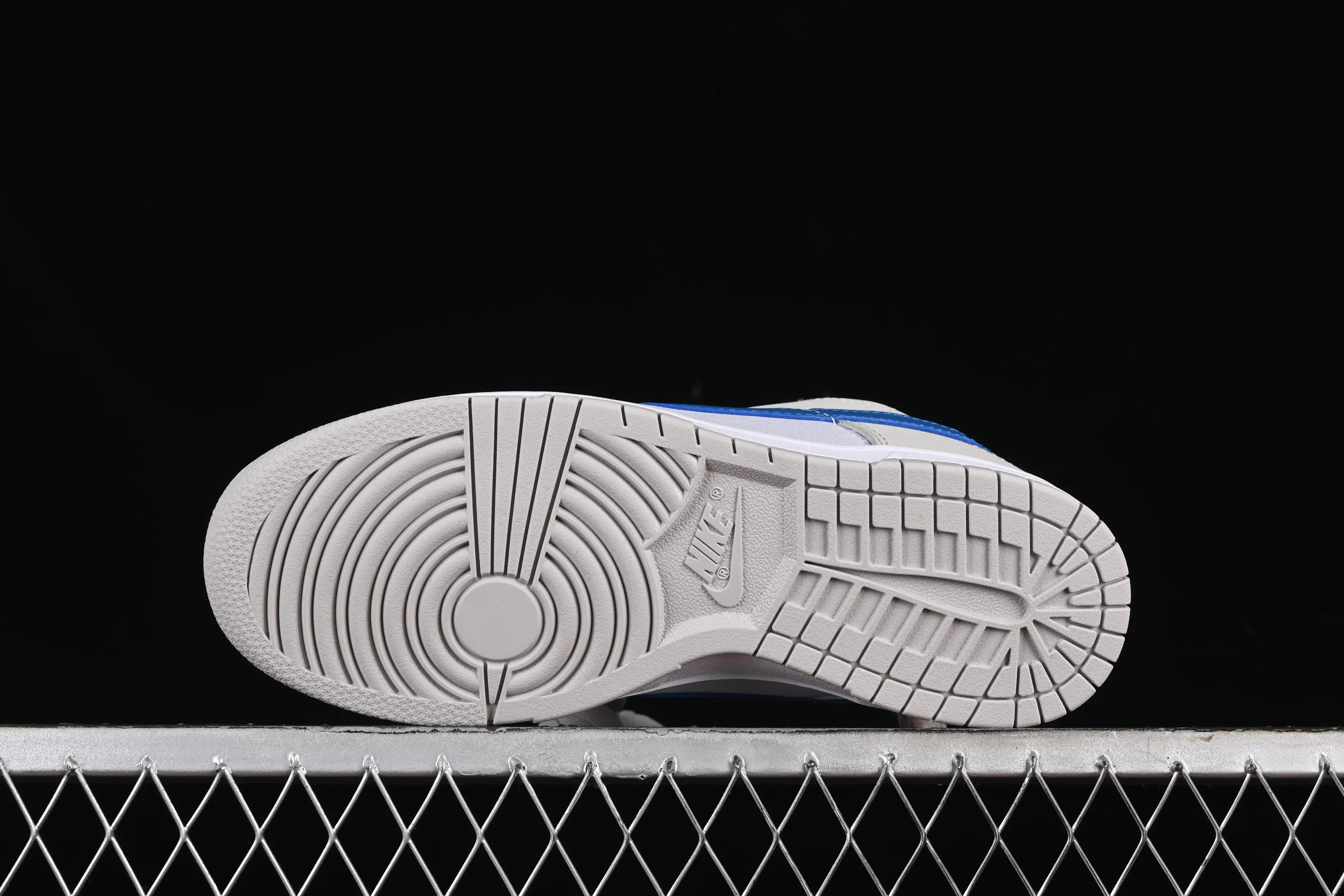 All categories Nk SB Dunk series Nk SB Dunk Low low-top sneakers Nk Dunk Low "Silver Surfer" Silver Surfer SB low-top casual sneakers HF0391-001